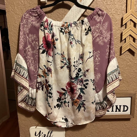 White House Black Market Tops - White House Black Market Satin Floral Off The Shoulder Blouse Size XS